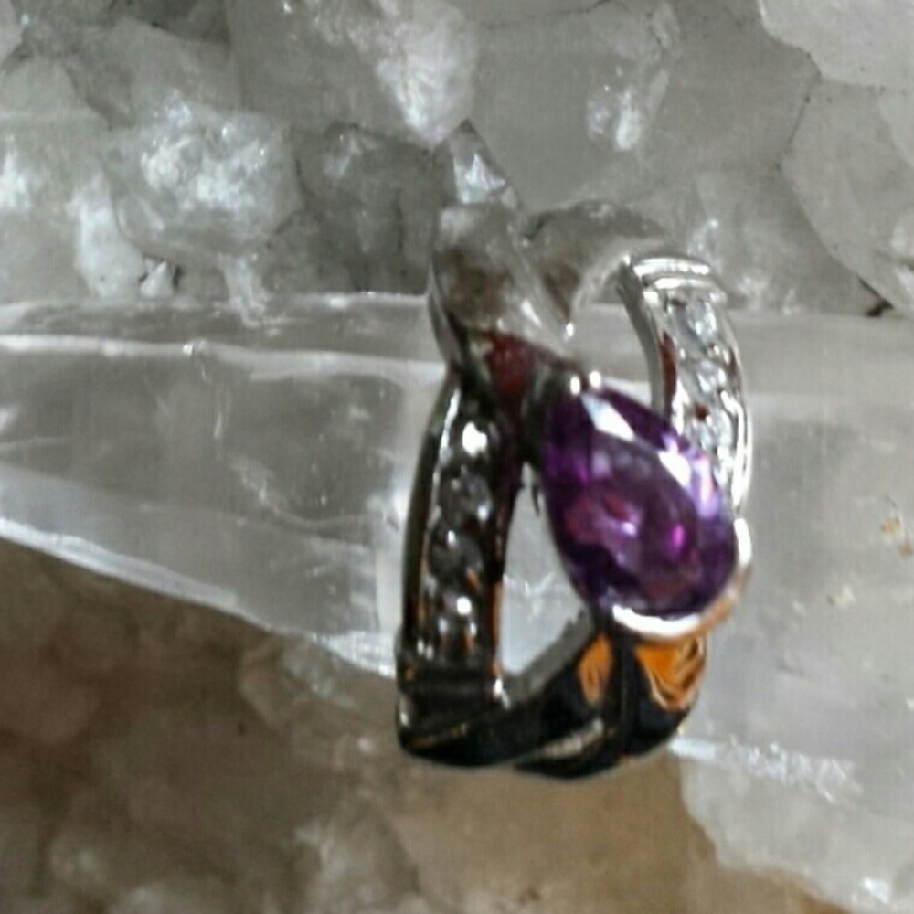 Lia Sophia  💜 Amethyst ring w/ 8 cz chips. Size 8 - Picture 2 of 3